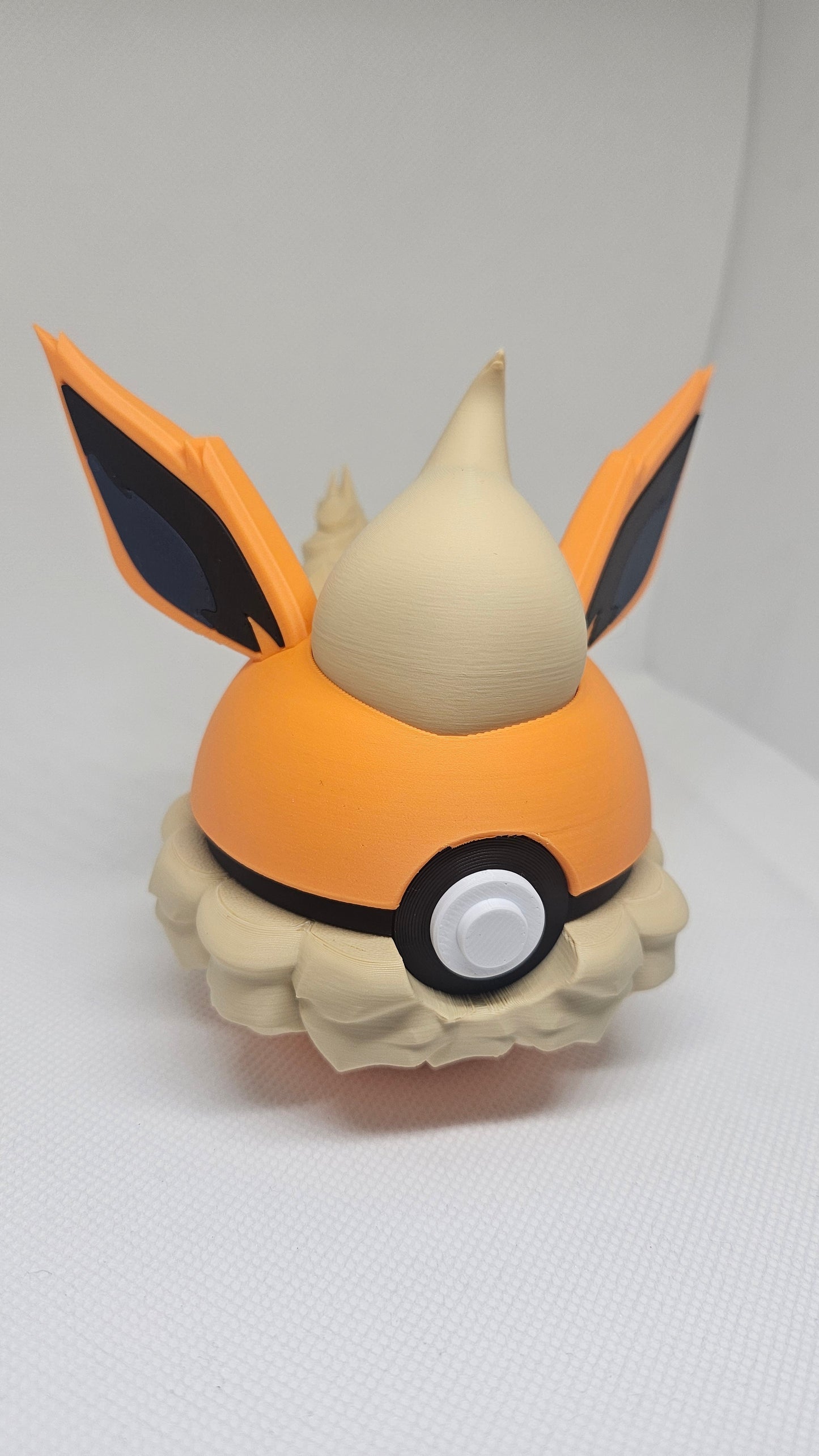 #0136 Flareon Ball – 3D Printed Pokéball (7 cm)
