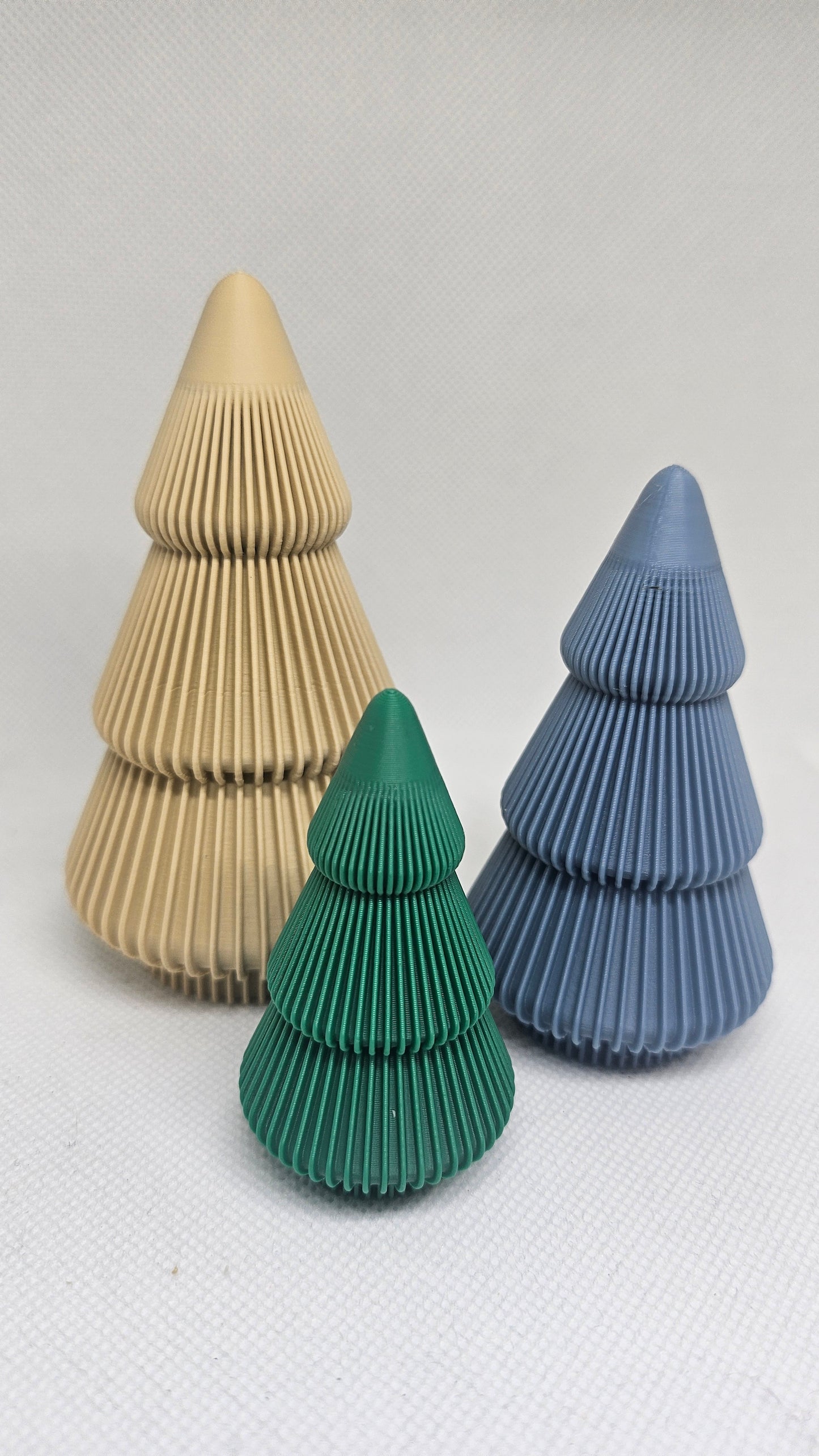 🎄 Set van 3 Ribbel Kerstboompjes – Scandinavische Stijl