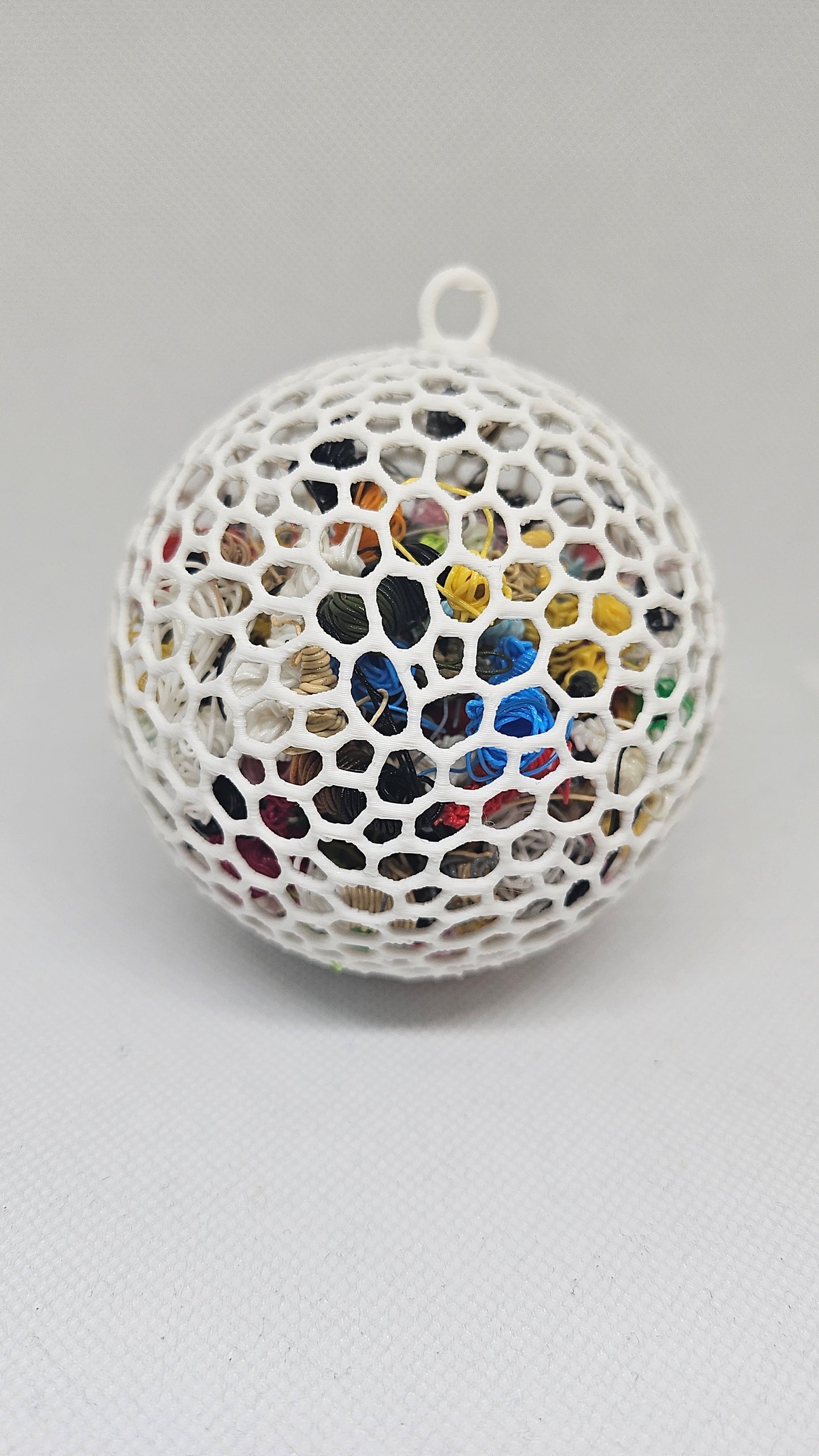 Zero-Waste Kerstbal – Uniek gevuld met 3D-printer restjes (handgemaakt!)