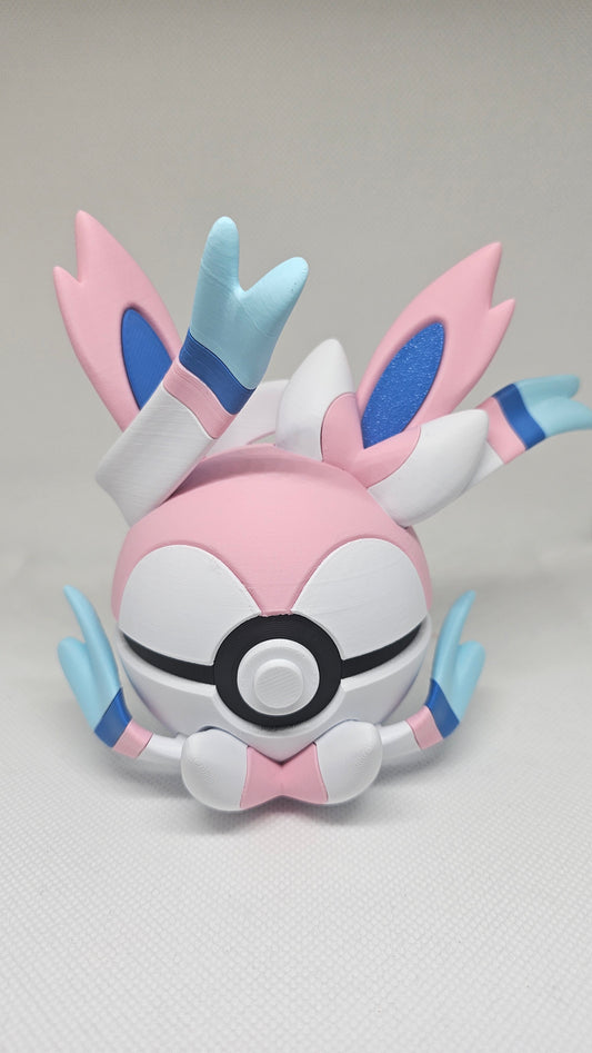 #0700 Sylveon Ball – 3D Printed Pokéball (7 cm)