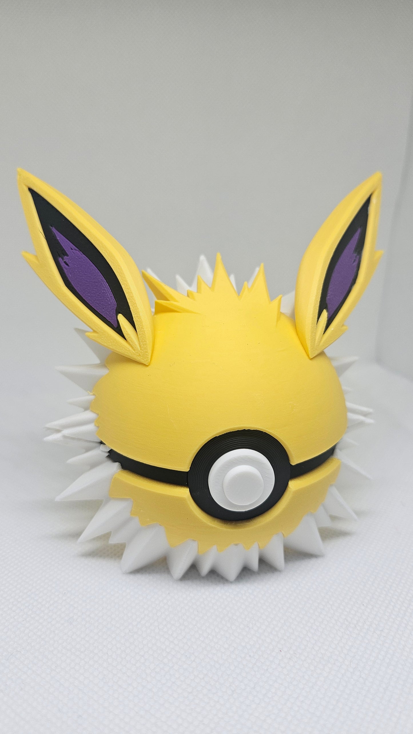 #0135 Jolteon Ball – 3D Printed Pokéball (7 cm)