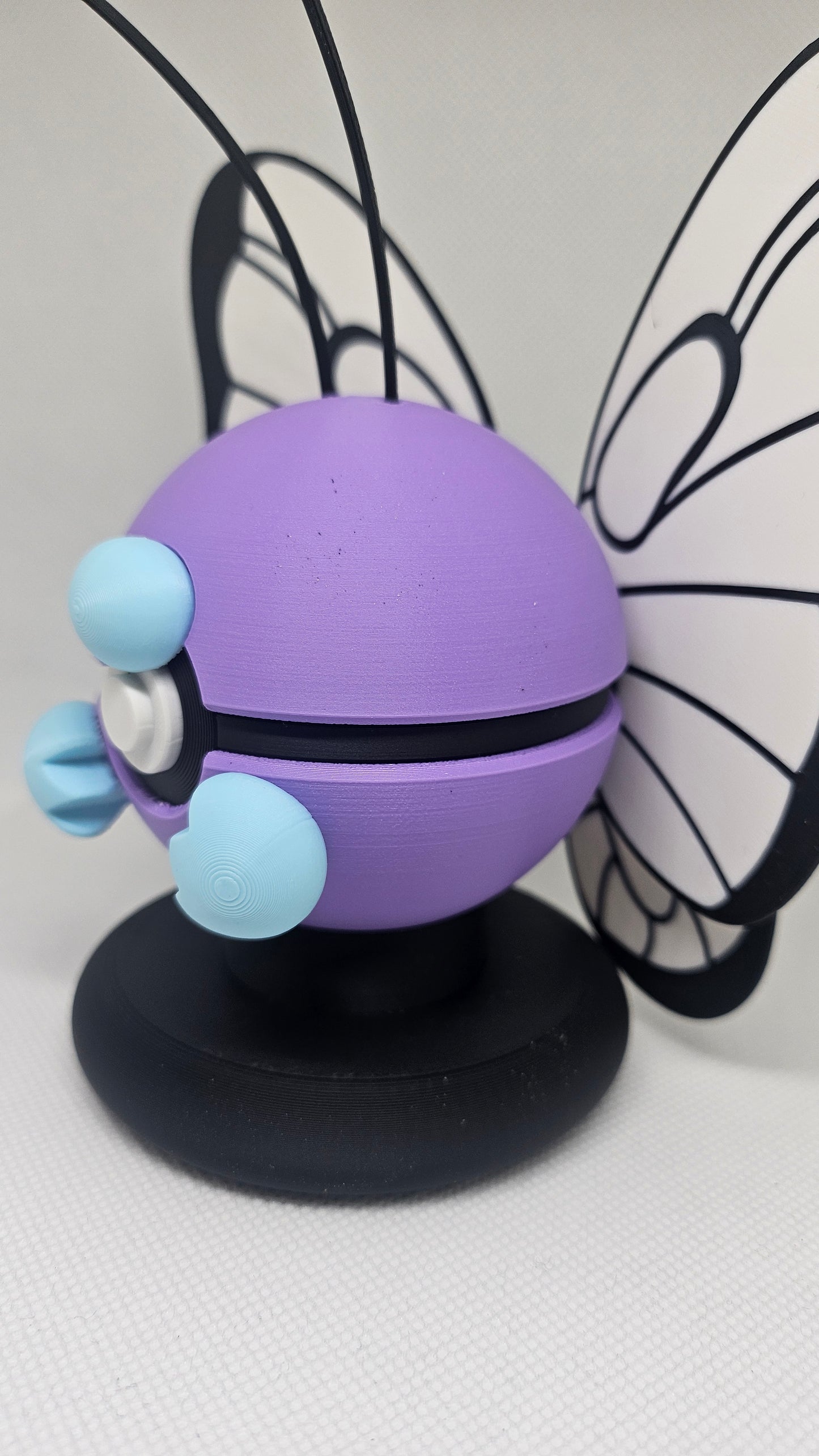#0012 Butterfree Ball MET DISPLAY STAND – 3D Printed Pokéball (7 cm)