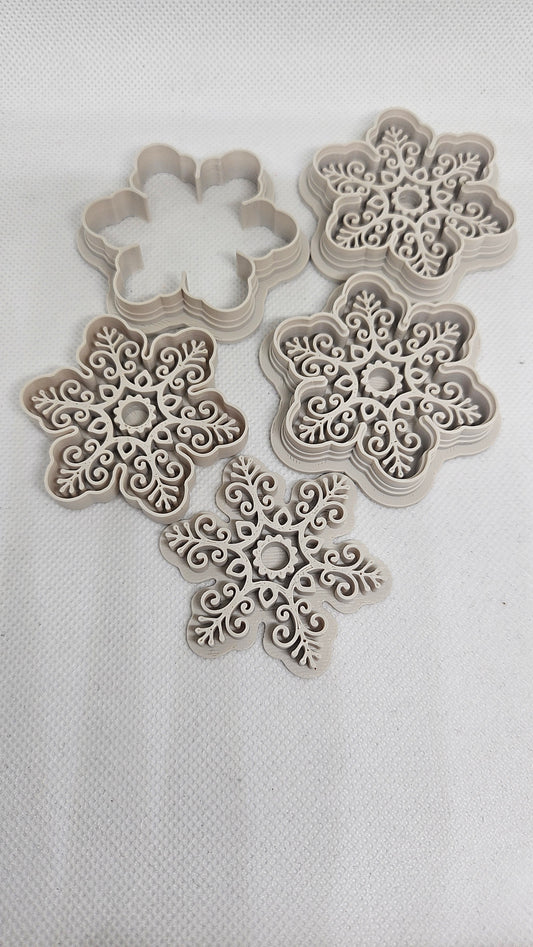 Sneeuwvlok Cookie Cutter Set (5 stuks) – 3D Geprint Uitstekers (5–6 cm)