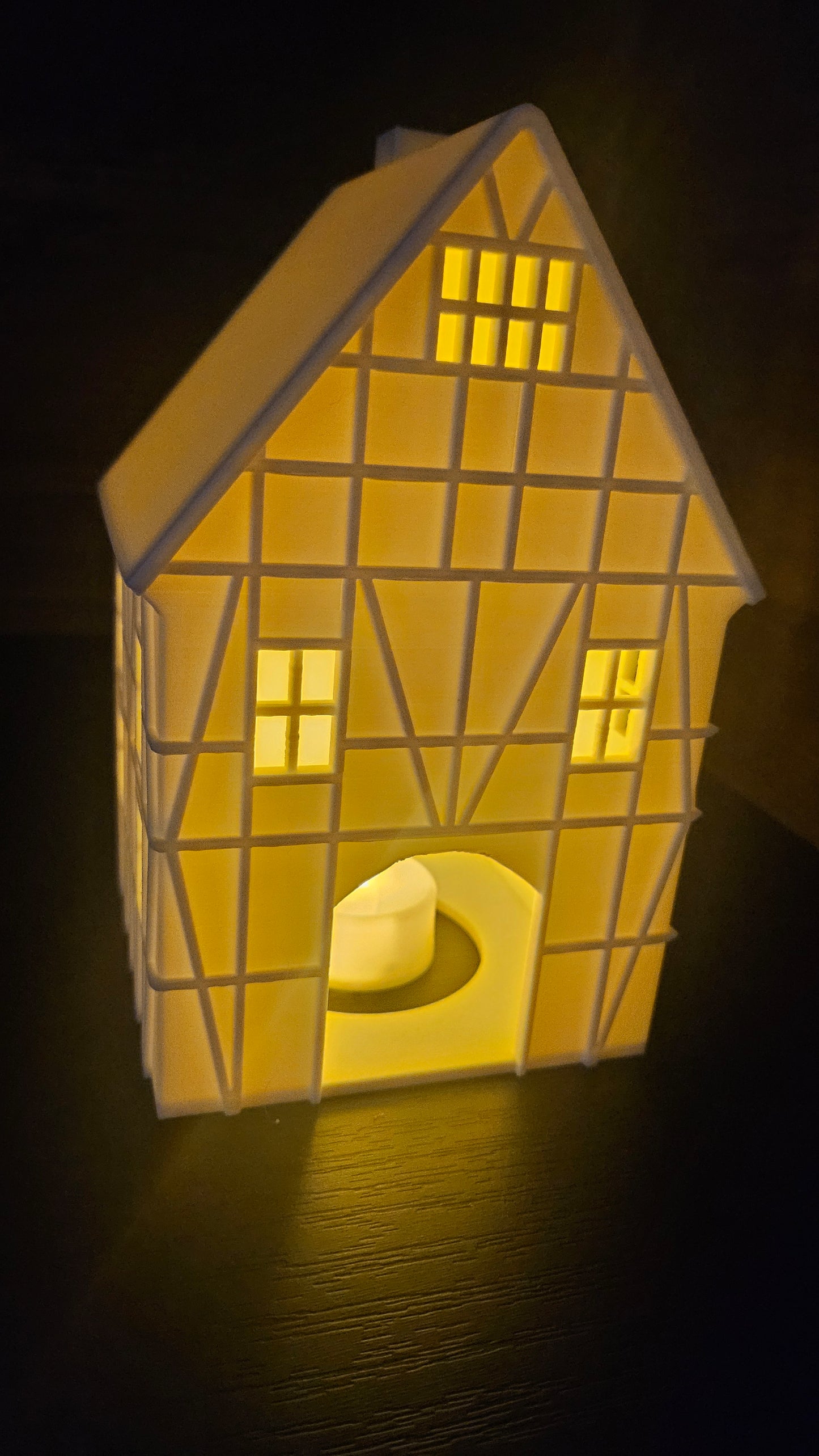 🕯️ 3D-geprint Fachwerk Huisje – Lichtdoorlatende Kerstdecoratie (17,5 cm hoog)