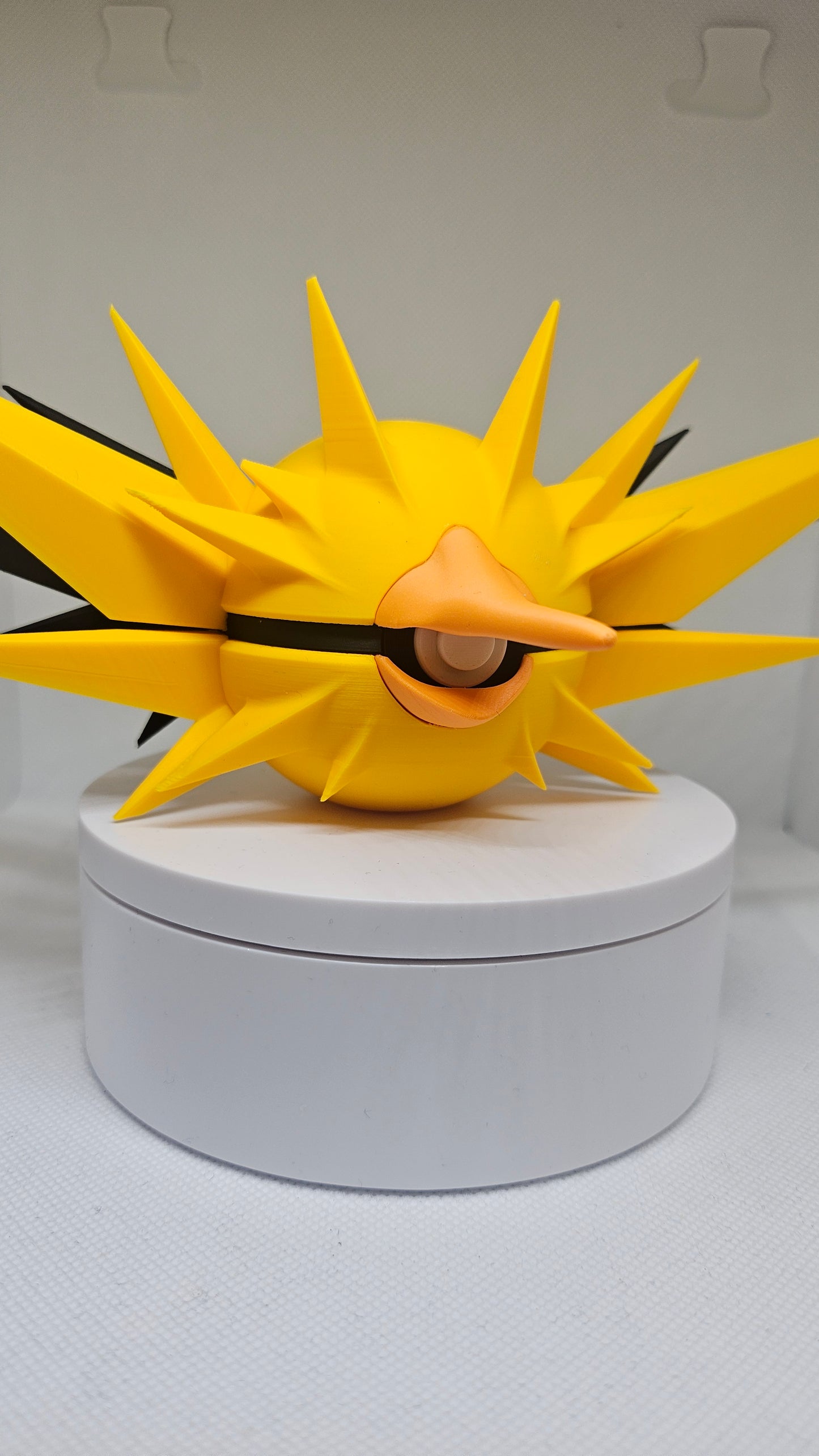 #0145 Zapdos Ball - 3D Printed Pokéball (7 cm)