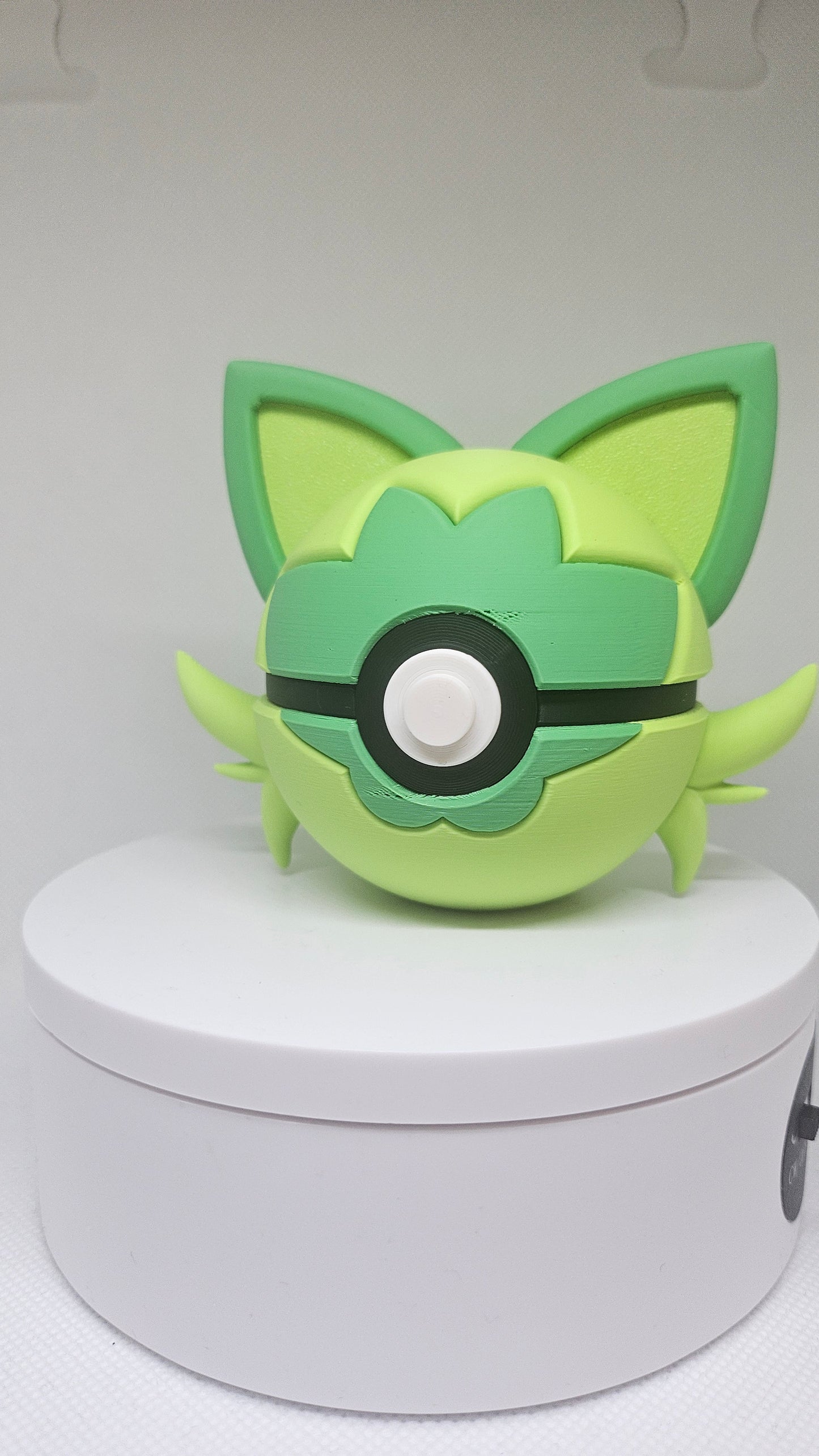 #0906 Sprigatito Ball - 3D Printed Pokéball (7 cm)