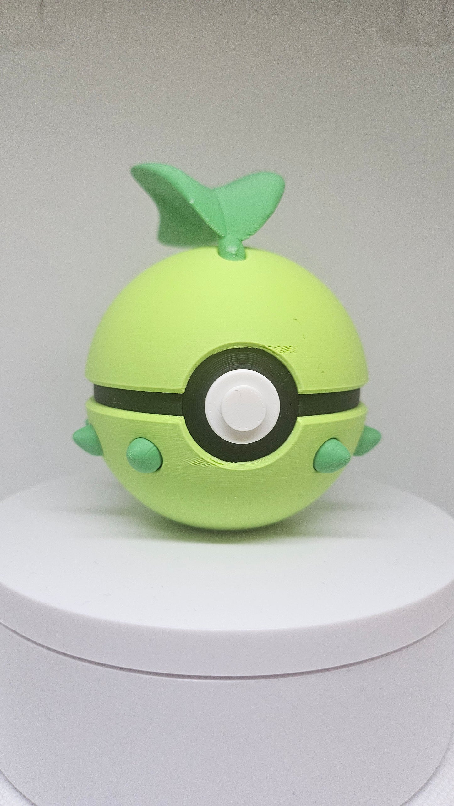 #0152 Chikorita Ball - 3D Printed Pokéball (7 cm)